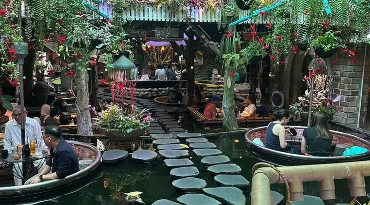 Cá Koi Lê Văn Sỹ