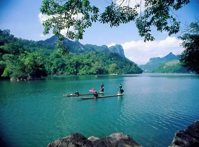 Trong Ba Hồ Cá Tự Nhiên