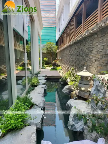 Hồ Cá Koi Bên Hông Nhà