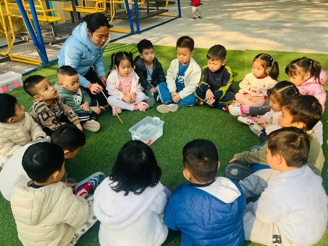 Hoạt Động Ngoài Trời Quan Sát Con Cá