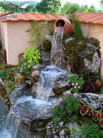 Tạo Thác Nước Trong Hồ Cá